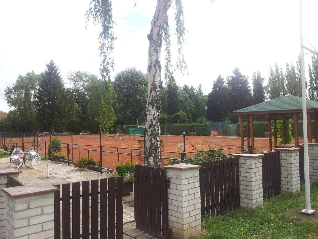 Penzion Tenis Poděbrady Kültér fotó