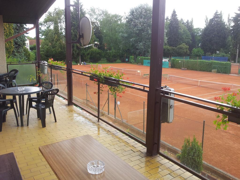 Penzion Tenis Poděbrady Kültér fotó