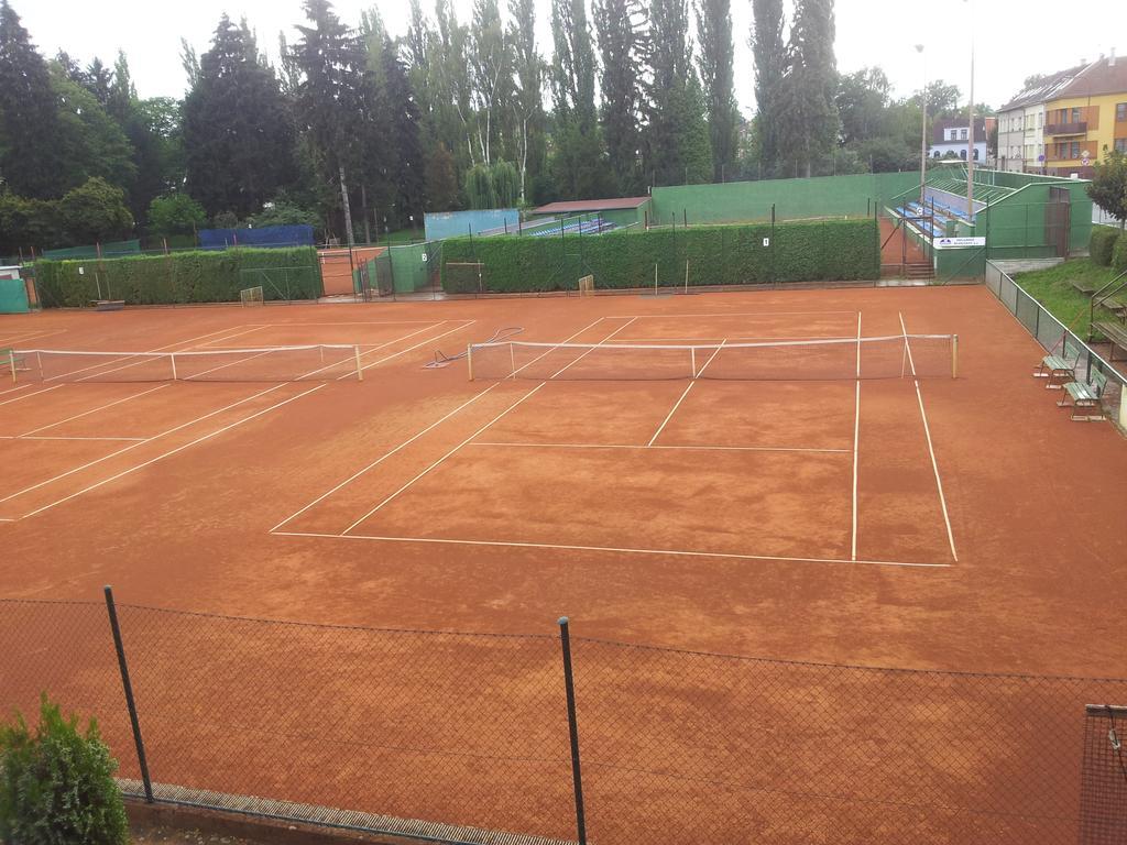 Penzion Tenis Poděbrady Kültér fotó