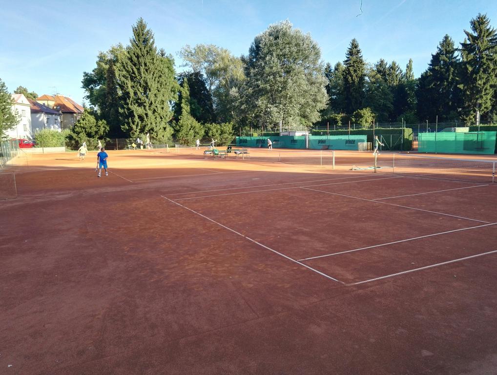 Penzion Tenis Poděbrady Kültér fotó